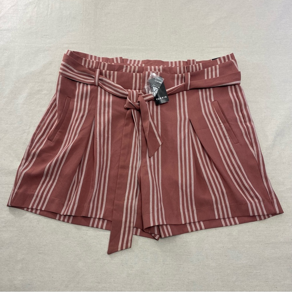 Torrid Size 16 Rose Stripe Tie Front Shorts Stretch Crepe Mid Rise Paperbag NWT